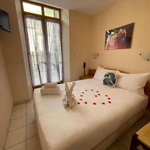Elaia Hotel
